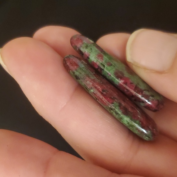 New 2pc Ruby in Zoisite Teardrop Pendants. - Picture 16 of 16
